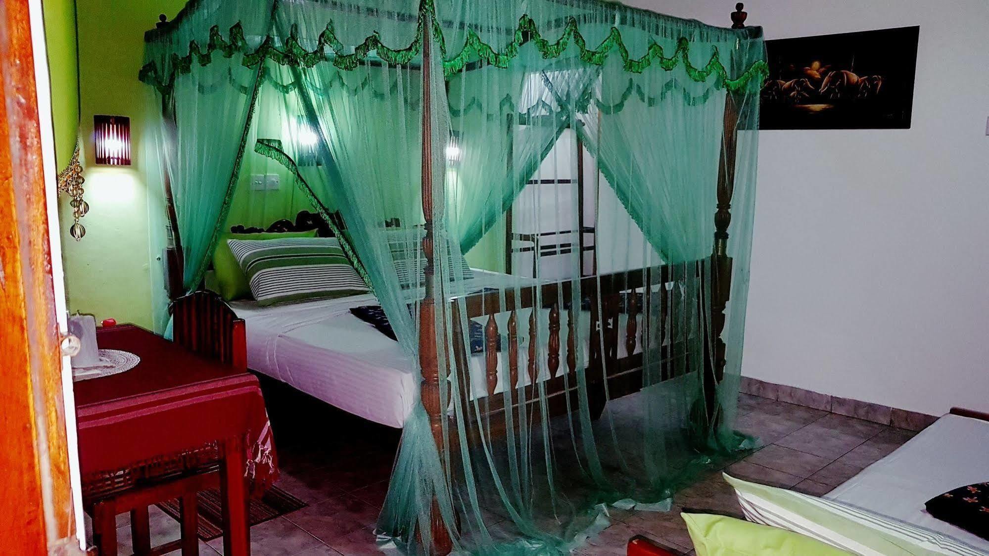 Happy Night Holiday Inn อูนาวาตูนา ภายนอก รูปภาพ